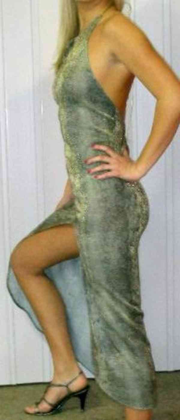 Výprodej veškerých šatů, látek, nití  i vybavení prodejny - foto 131