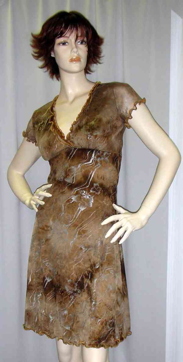 Výprodej veškerých šatů, látek, nití  i vybavení prodejny - foto 138