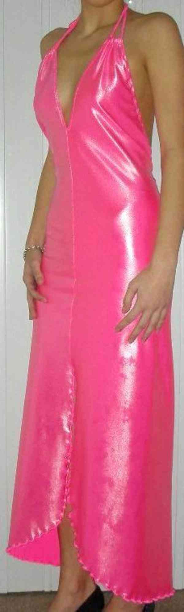 Výprodej veškerých šatů, látek, nití  i vybavení prodejny - foto 54