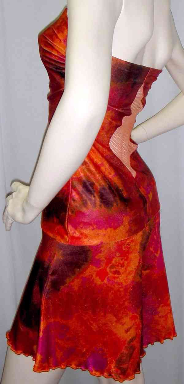 Výprodej veškerých šatů, látek, nití  i vybavení prodejny - foto 147