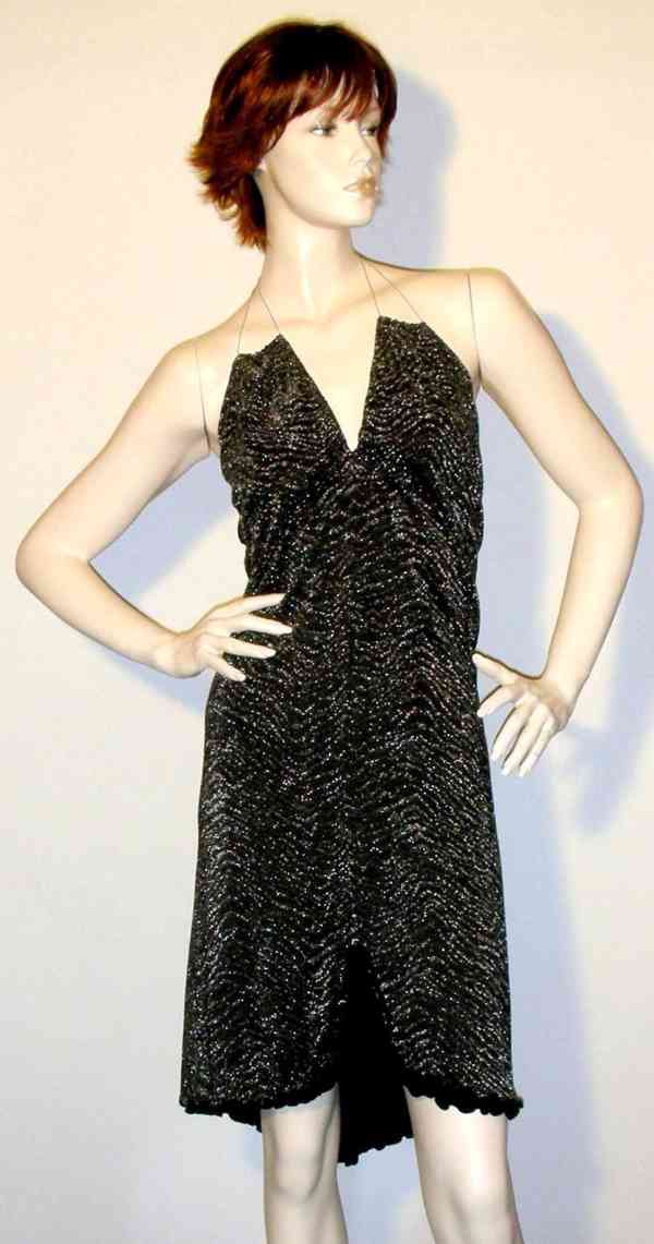 Výprodej veškerých šatů, látek, nití  i vybavení prodejny - foto 78