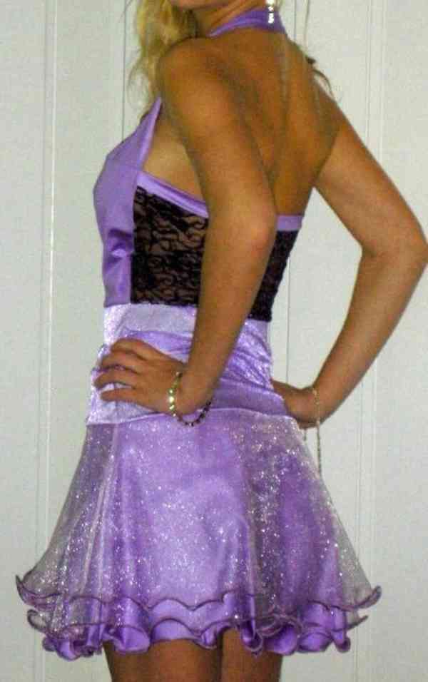 Výprodej veškerých šatů, látek, nití  i vybavení prodejny - foto 93