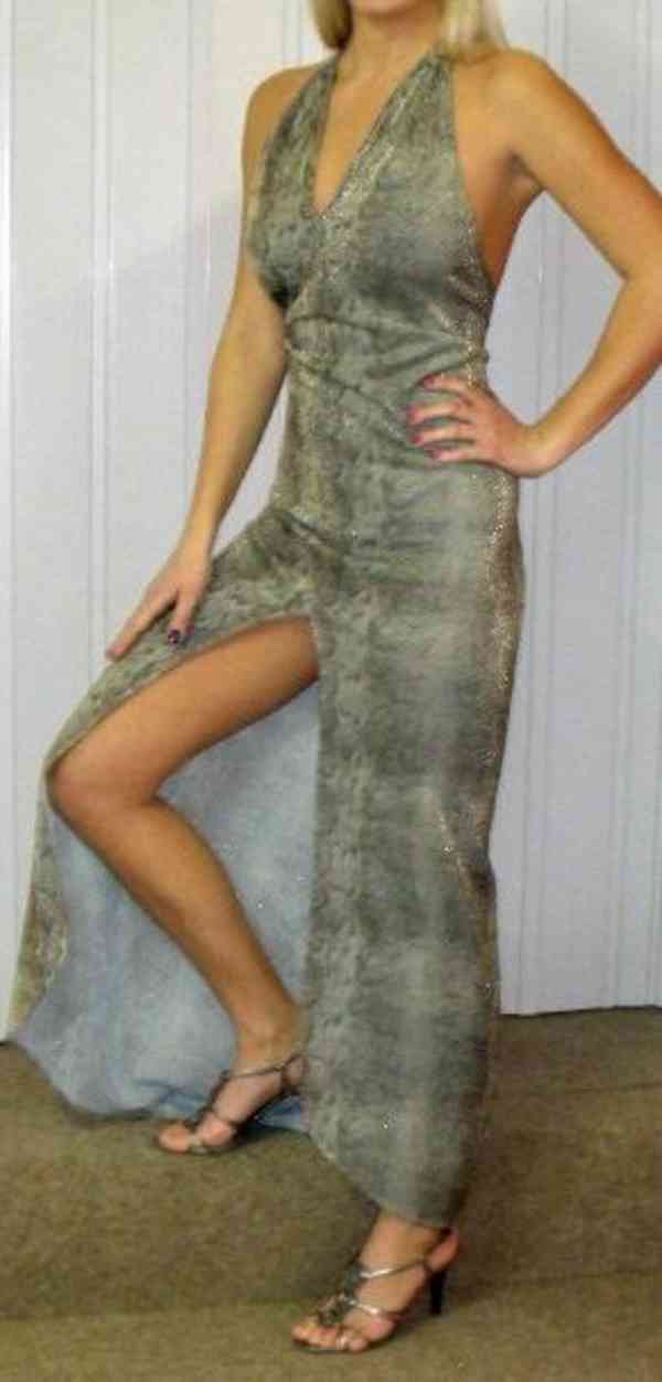 Výprodej veškerých šatů, látek, nití  i vybavení prodejny - foto 132