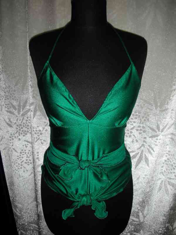 Výprodej veškerých šatů, látek, nití  i vybavení prodejny - foto 45