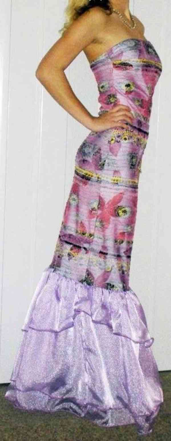 Výprodej veškerých šatů, látek, nití  i vybavení prodejny - foto 121