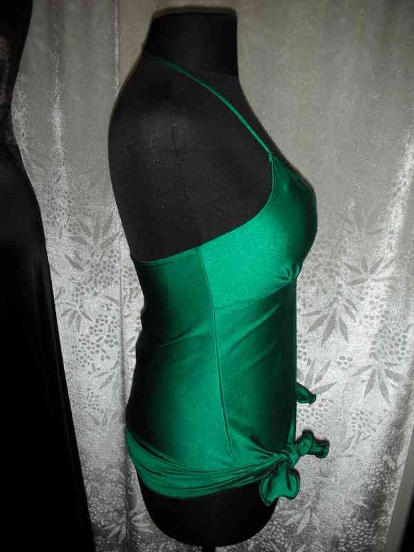 Výprodej veškerých šatů, látek, nití  i vybavení prodejny - foto 39