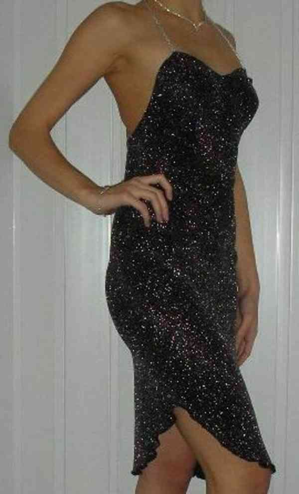 Výprodej veškerých šatů, látek, nití  i vybavení prodejny - foto 115