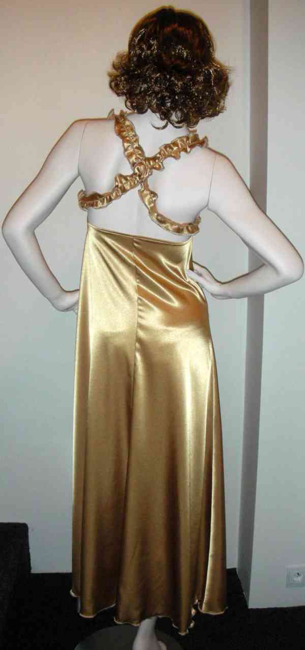 Výprodej veškerých šatů, látek, nití  i vybavení prodejny - foto 87