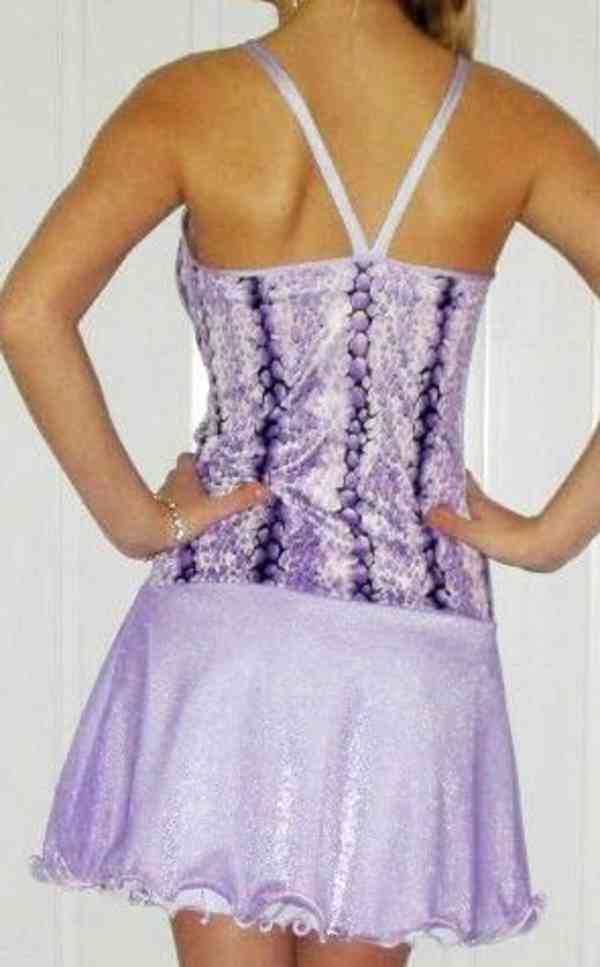 Výprodej veškerých šatů, látek, nití  i vybavení prodejny - foto 81