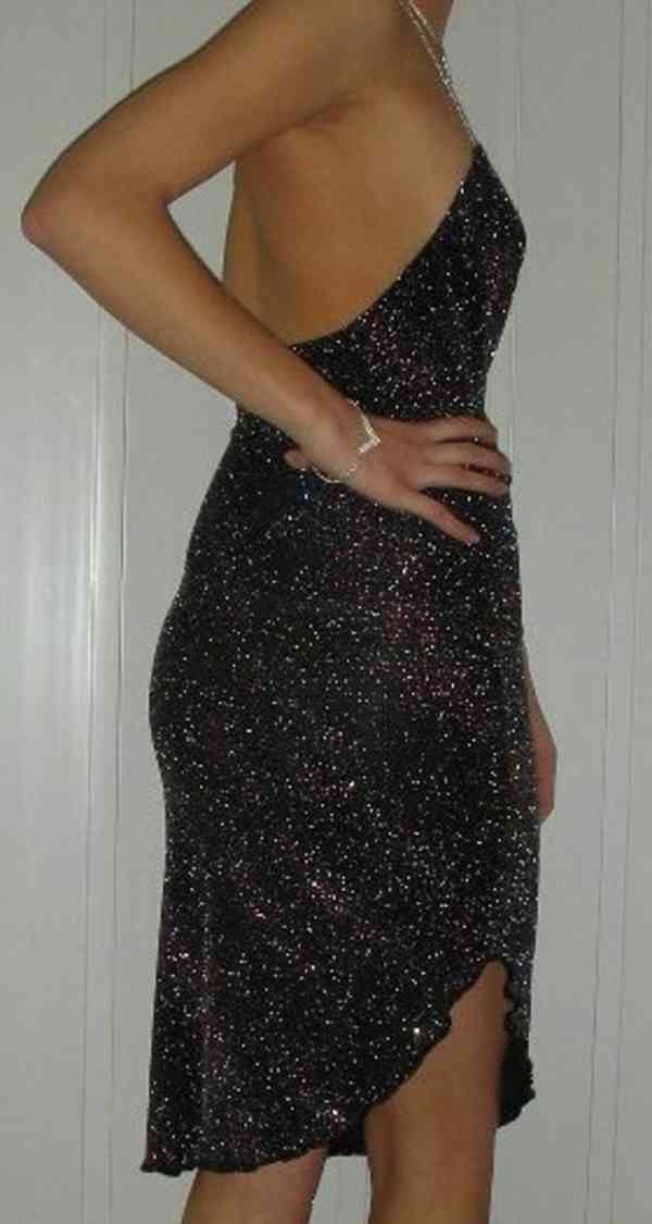 Výprodej veškerých šatů, látek, nití  i vybavení prodejny - foto 105