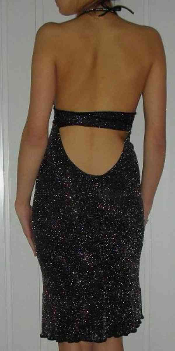 Výprodej veškerých šatů, látek, nití  i vybavení prodejny - foto 108