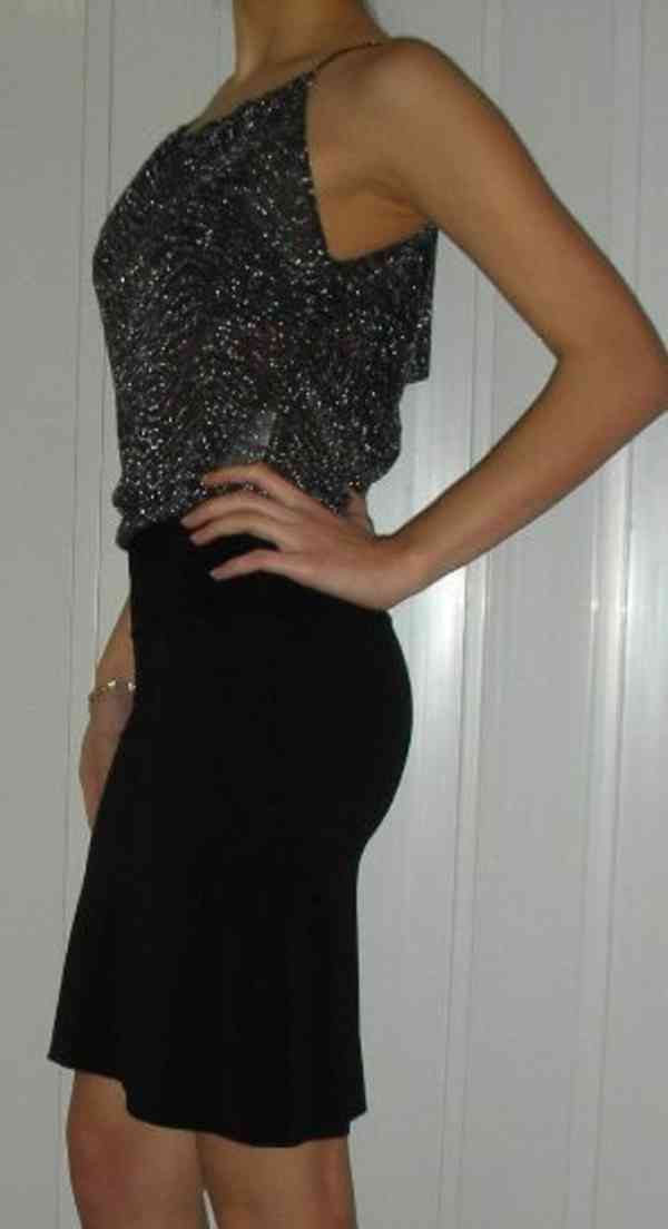 Výprodej veškerých šatů, látek, nití  i vybavení prodejny - foto 119