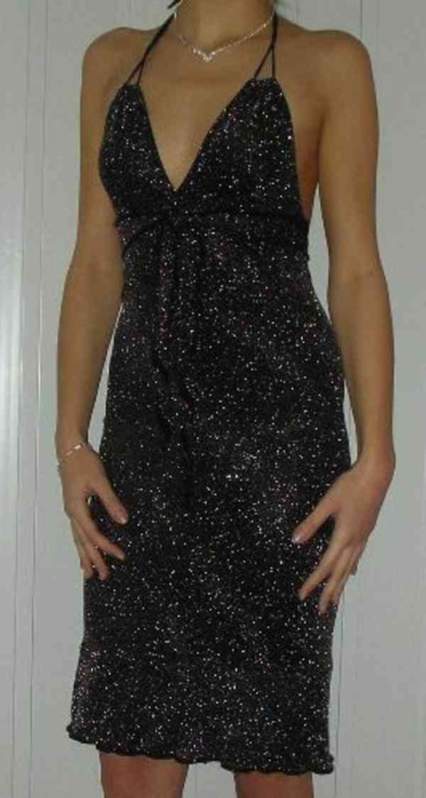 Výprodej veškerých šatů, látek, nití  i vybavení prodejny - foto 103