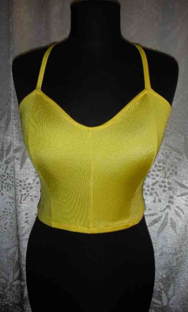 Výprodej veškerých šatů, látek, nití  i vybavení prodejny - foto 19