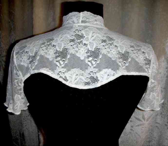 Výprodej veškerých šatů, látek, nití  i vybavení prodejny - foto 23