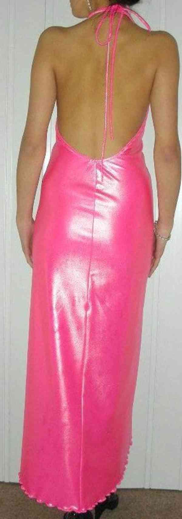 Výprodej veškerých šatů, látek, nití  i vybavení prodejny - foto 51