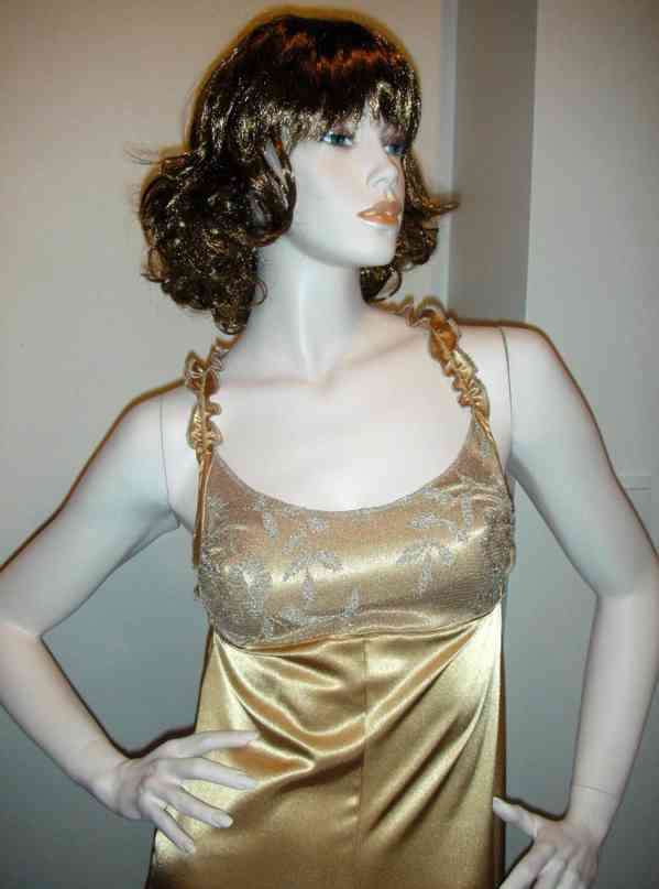 Výprodej veškerých šatů, látek, nití  i vybavení prodejny - foto 90