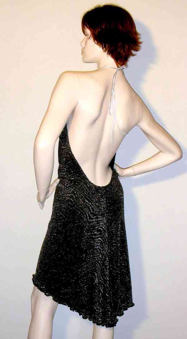 Výprodej veškerých šatů, látek, nití  i vybavení prodejny - foto 79