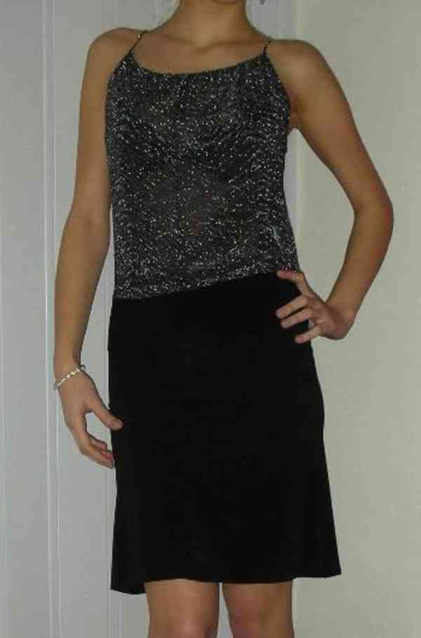 Výprodej veškerých šatů, látek, nití  i vybavení prodejny - foto 117