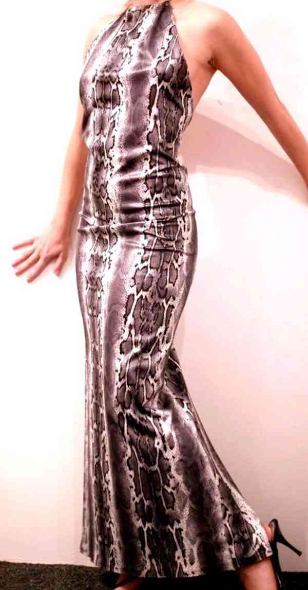 Výprodej veškerých šatů, látek, nití  i vybavení prodejny - foto 128