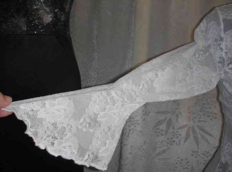 Výprodej veškerých šatů, látek, nití  i vybavení prodejny - foto 27