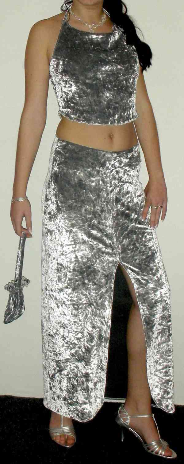 Výprodej veškerých šatů, látek, nití  i vybavení prodejny - foto 84