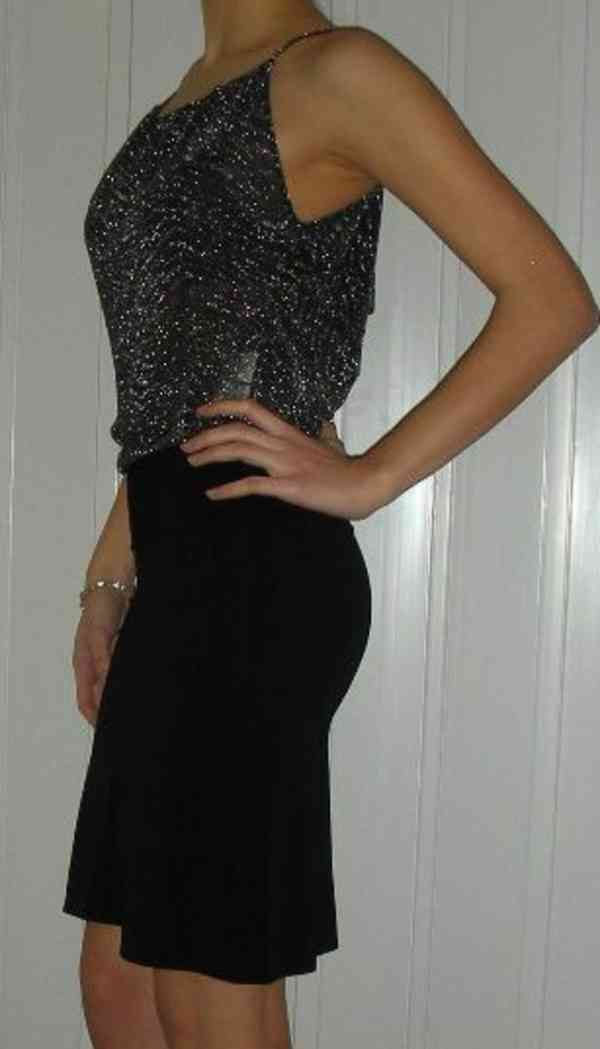 Výprodej veškerých šatů, látek, nití  i vybavení prodejny - foto 118