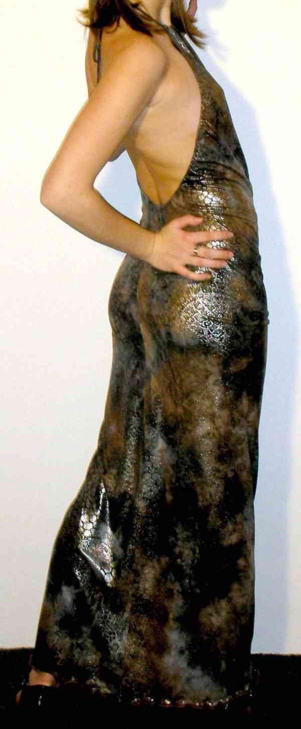 Výprodej veškerých šatů, látek, nití  i vybavení prodejny - foto 124