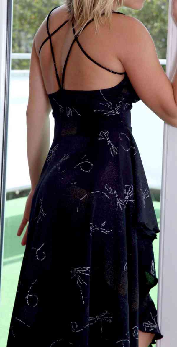 Výprodej veškerých šatů, látek, nití  i vybavení prodejny - foto 60