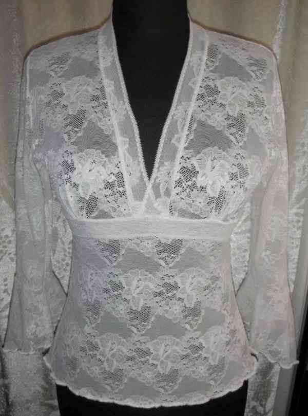 Výprodej veškerých šatů, látek, nití  i vybavení prodejny - foto 26