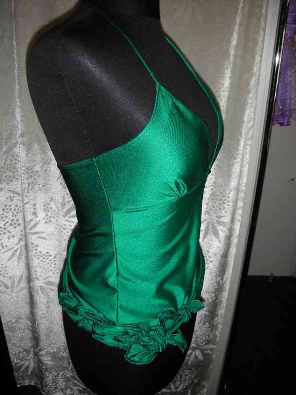 Výprodej veškerých šatů, látek, nití  i vybavení prodejny - foto 42