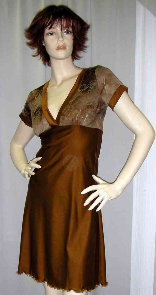 Výprodej veškerých šatů, látek, nití  i vybavení prodejny - foto 136