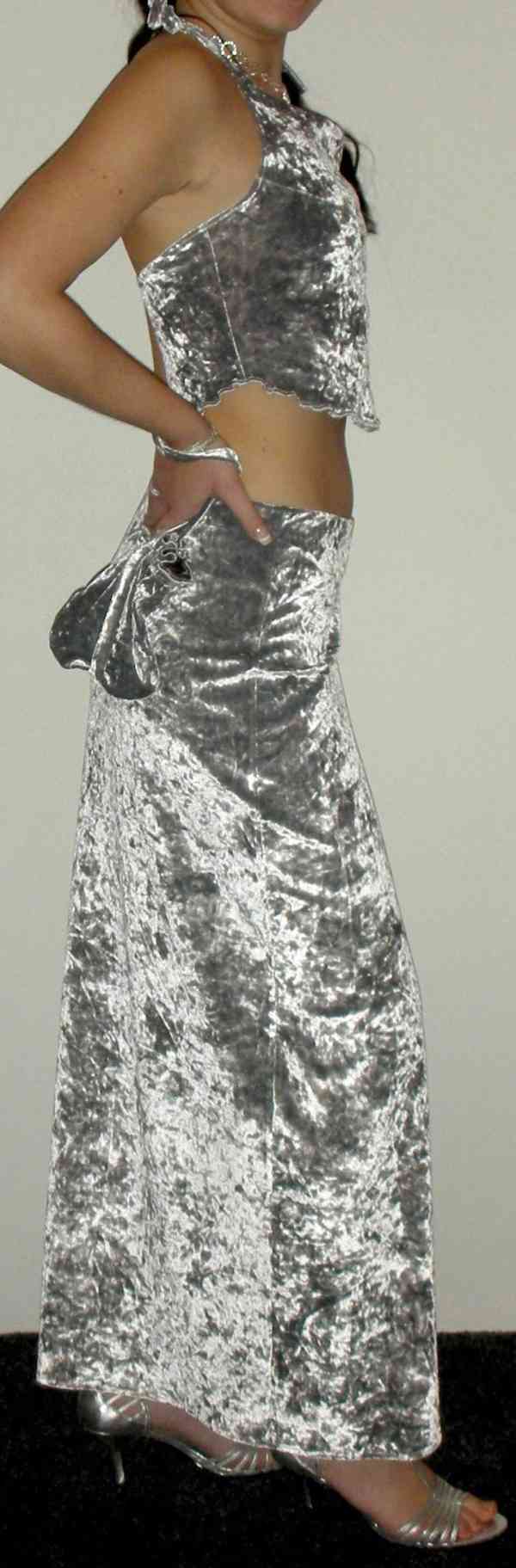 Výprodej veškerých šatů, látek, nití  i vybavení prodejny - foto 85