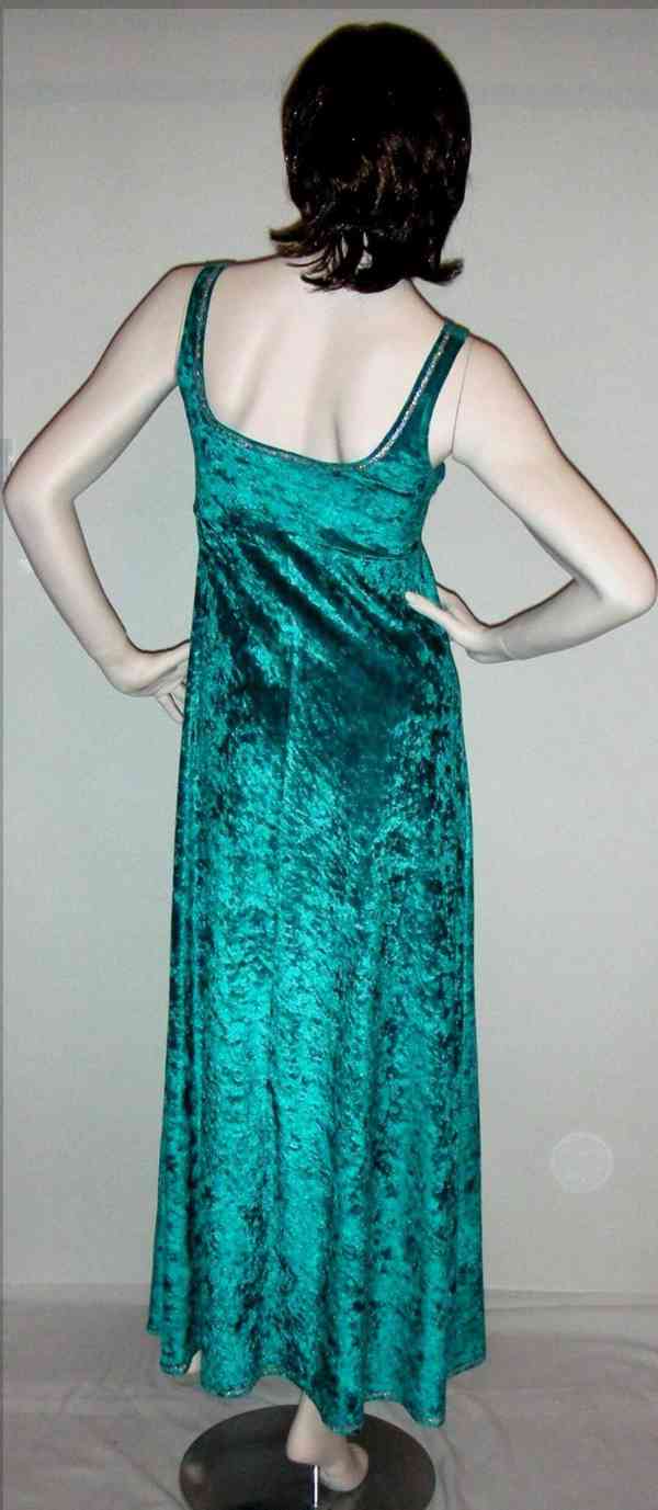 Výprodej veškerých šatů, látek, nití  i vybavení prodejny - foto 99