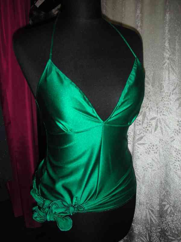 Výprodej veškerých šatů, látek, nití  i vybavení prodejny - foto 43