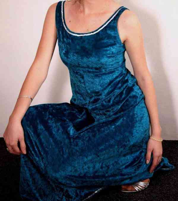 Výprodej veškerých šatů, látek, nití  i vybavení prodejny - foto 116