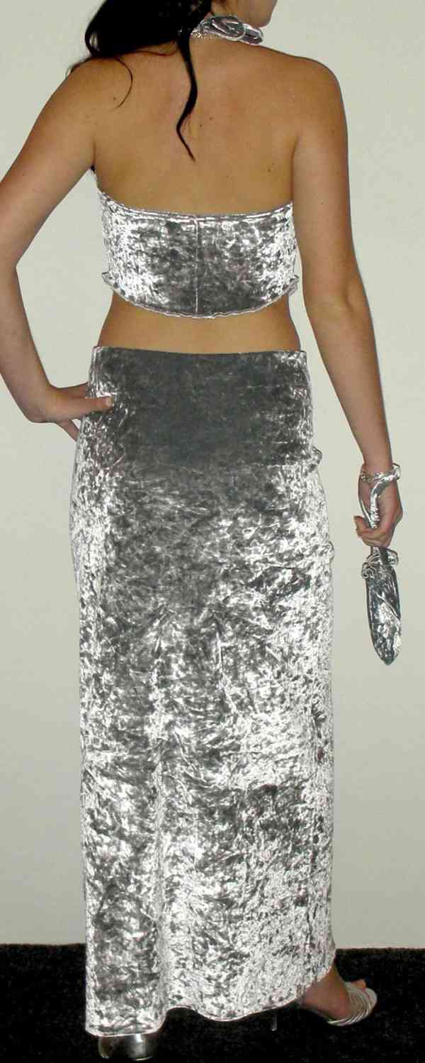 Výprodej veškerých šatů, látek, nití  i vybavení prodejny - foto 86