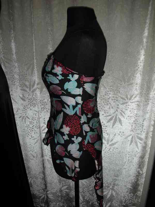 Výprodej veškerých šatů, látek, nití  i vybavení prodejny - foto 29