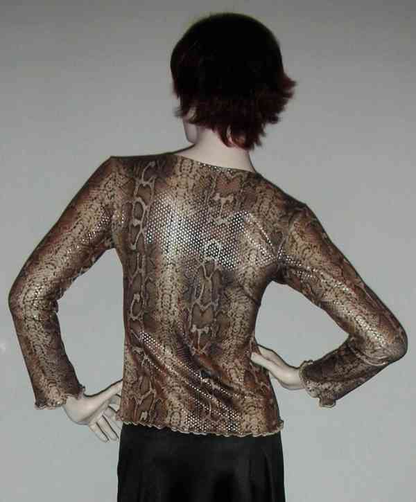 Výprodej veškerých šatů, látek, nití  i vybavení prodejny - foto 70