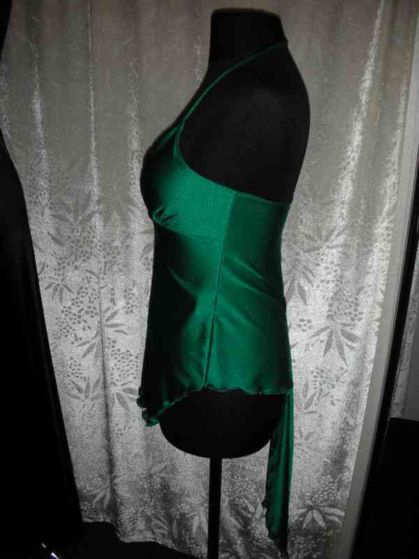 Výprodej veškerých šatů, látek, nití  i vybavení prodejny - foto 32