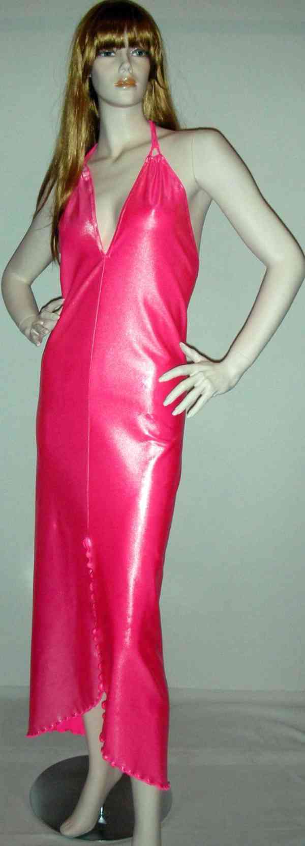 Výprodej veškerých šatů, látek, nití  i vybavení prodejny - foto 52