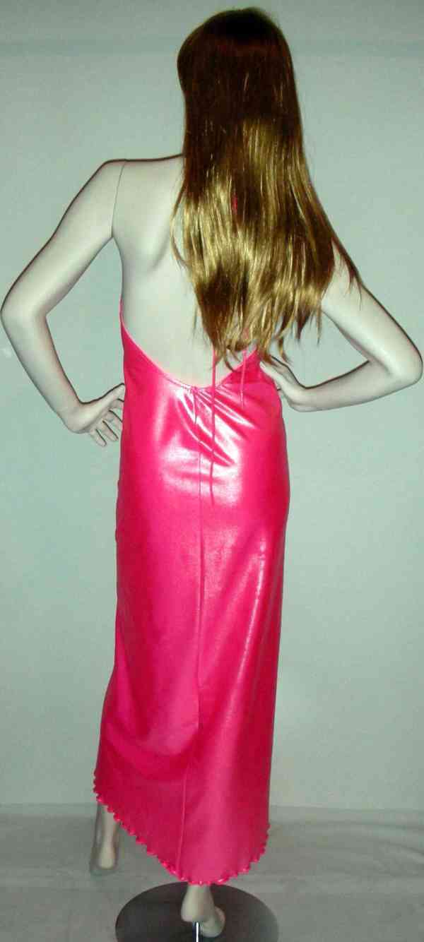 Výprodej veškerých šatů, látek, nití  i vybavení prodejny - foto 53