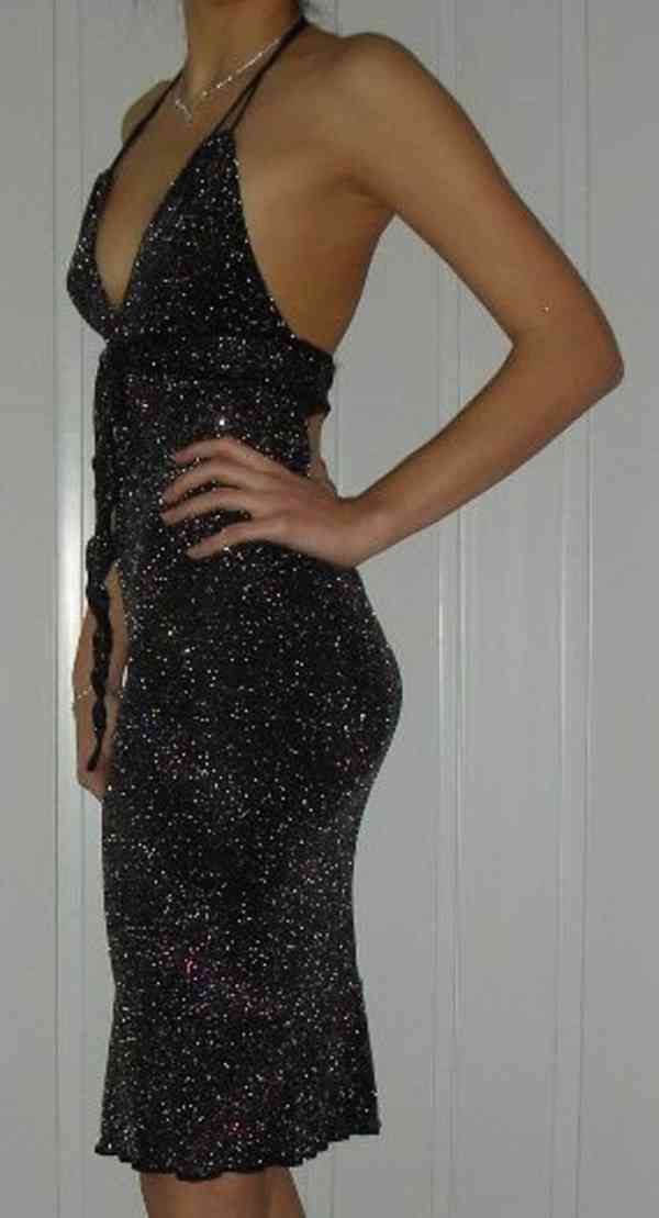 Výprodej veškerých šatů, látek, nití  i vybavení prodejny - foto 107