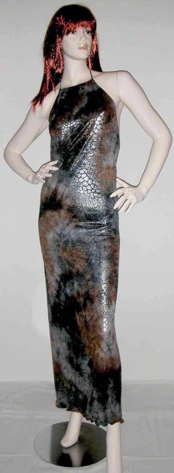 Výprodej veškerých šatů, látek, nití  i vybavení prodejny - foto 122