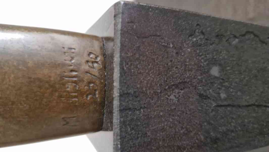 Modigliani  -  Ženská hlava  -  bronz  - foto 2