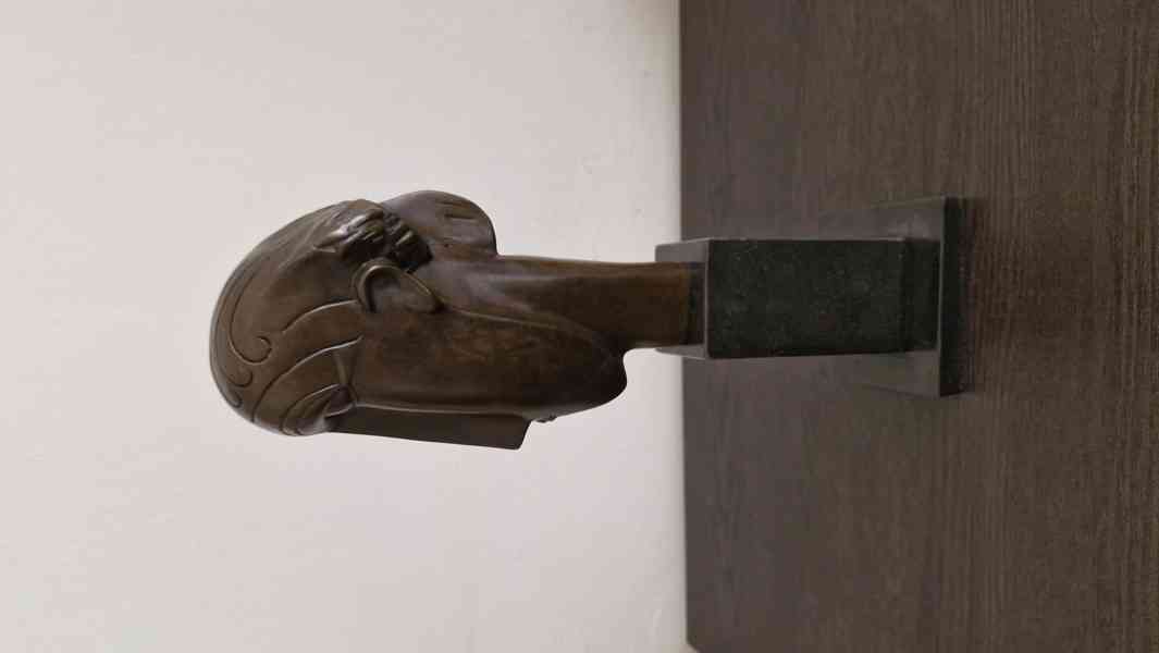 Modigliani  -  Ženská hlava  -  bronz  - foto 4
