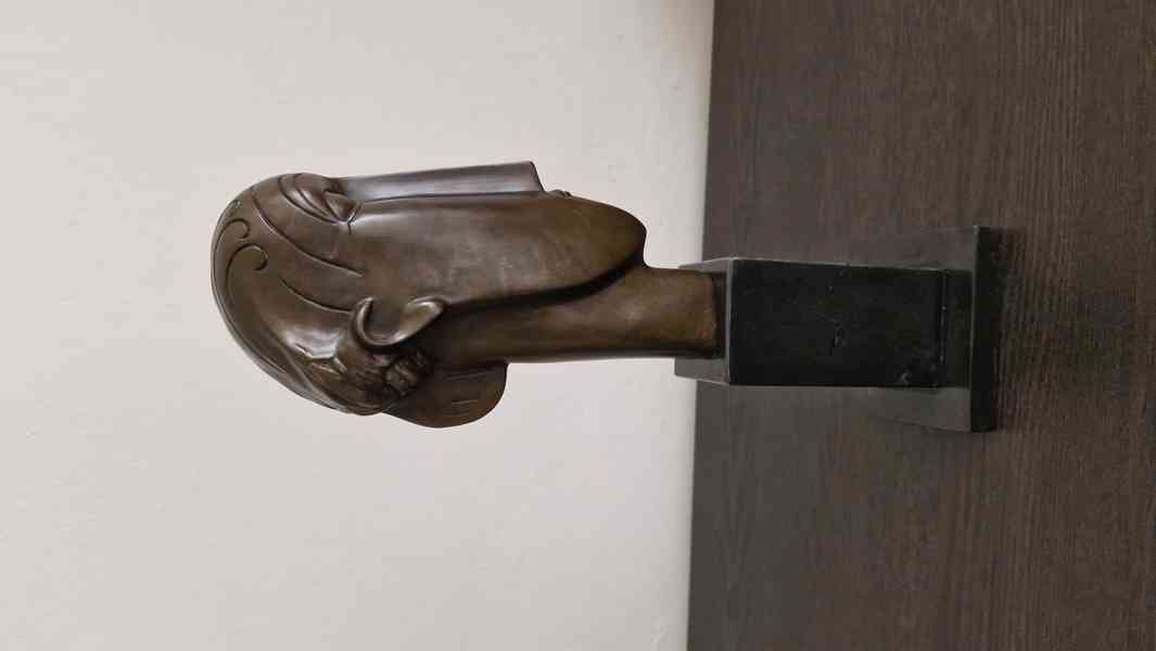 Modigliani  -  Ženská hlava  -  bronz  - foto 3