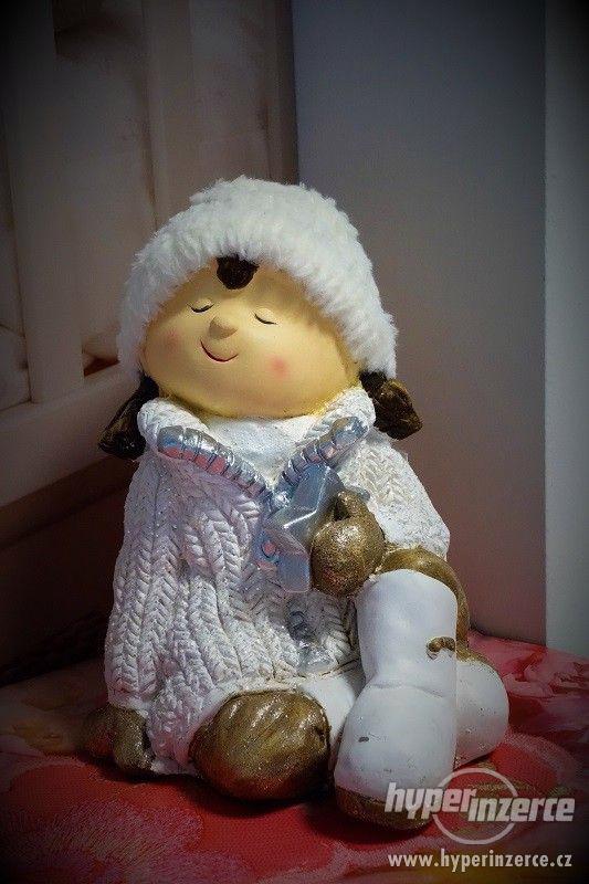 Keramická panenka - sedící - foto 1