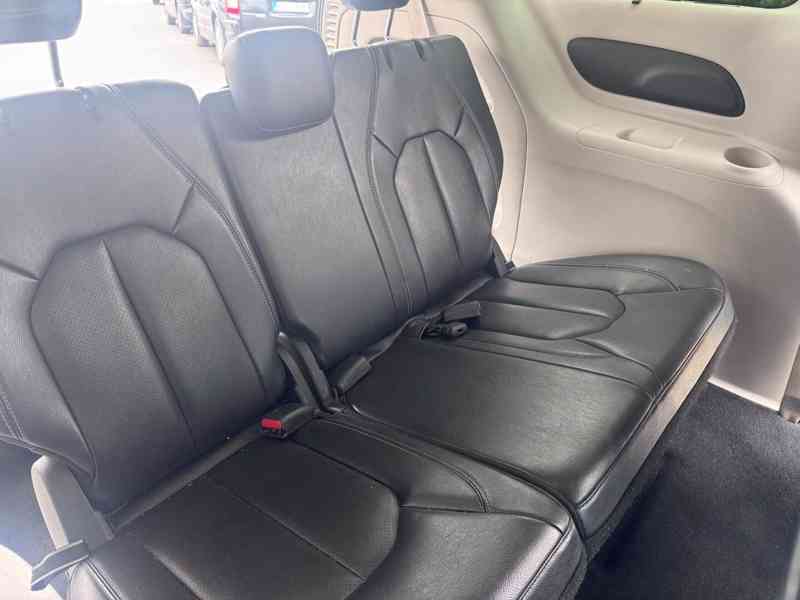 Chrysler Pacifica 3,6 L RU Čočka Adapt 2022 - foto 8