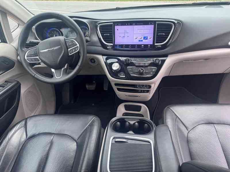 Chrysler Pacifica 3,6 L RU Čočka Adapt 2022 - foto 12